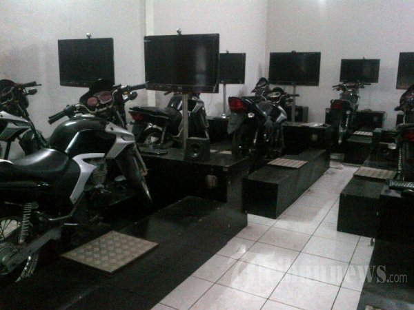 Alat Uji Simulator Roda Dua untuk Pembuatan SIM
