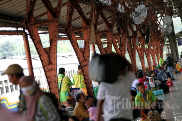 Mudik Lebaran di Stasiun Senen