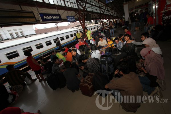 Mudik Lebaran di Stasiun Senen