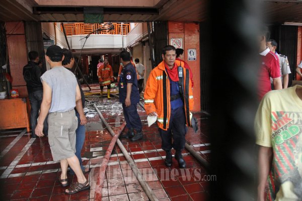 Lantai Tiga Plaza Glodok Terbakar