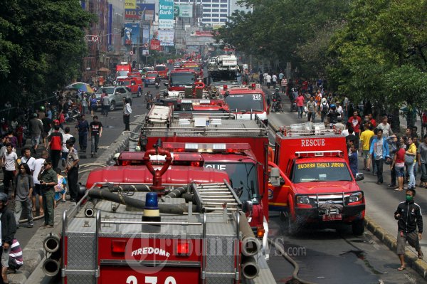 Lantai Tiga Plaza Glodok Terbakar