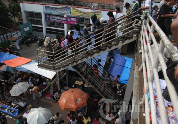 Memadati Pasar Jatinegara