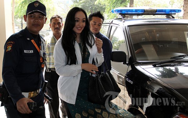 Angelina Sondakh Dipindahkan ke Rutan Pondok Bambu