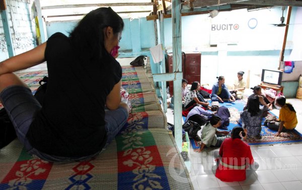 Pembantu Infal Menunggu Kerja