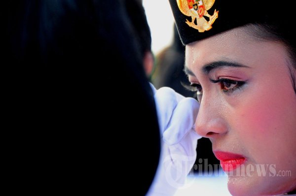 Adelia Putri Menangis
