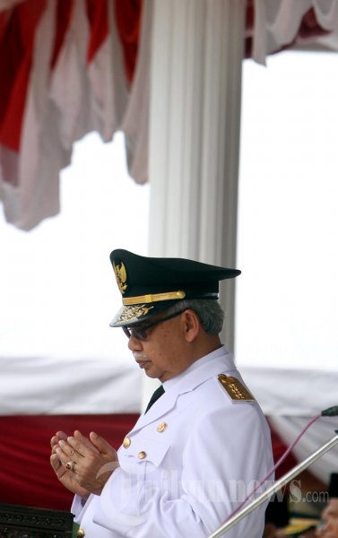 Gubernur Aceh Zaini Abdullah Berdoa
