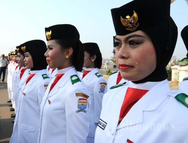 Isak Tangis Pasukan Pengibar Bendera Kota Palembang 2012