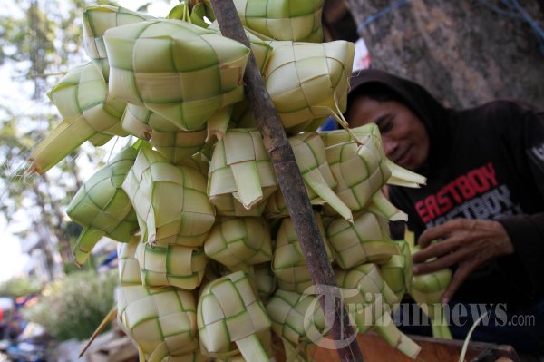 Pedagang Kulit Ketupat