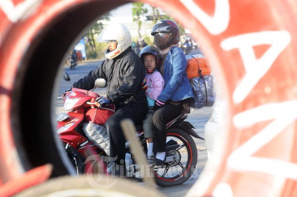 Mudik Bersepeda Motor Bersama Istri dan Anak