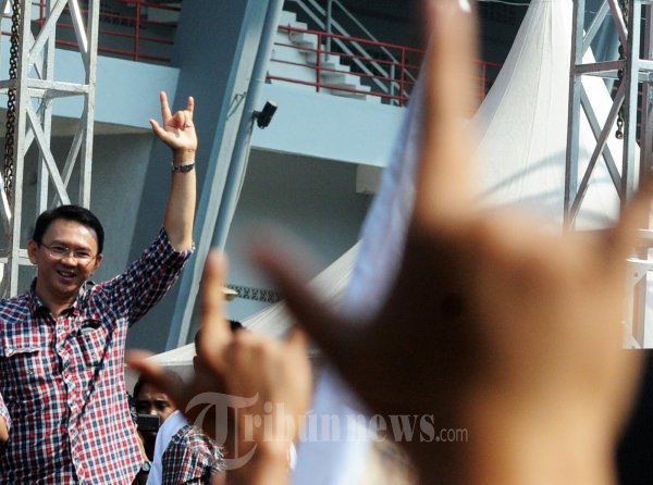 Ahok Sapa Metal Pada Simpatisan