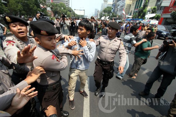 Keluarga Korban Kecelakaan Maut Tugu Tani