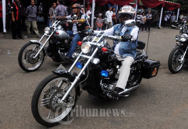 Jokowi Ahok Dikawal Komunitas Motor Ber CC Besar