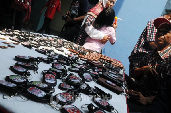 Jualan Baju Kotak Kotak Menggalang Dana