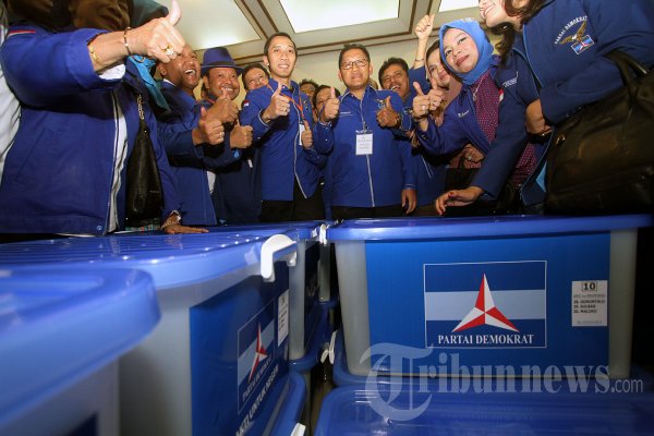Pendaftaran Partai Demokrat ke KPU
