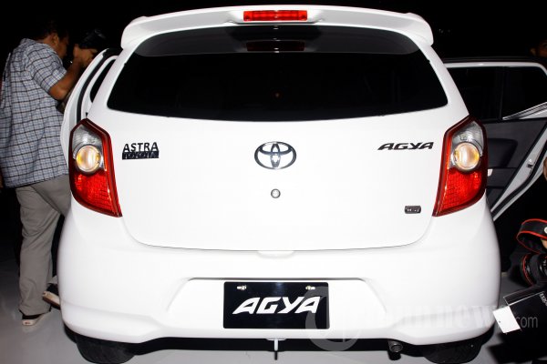 Peluncuran Mobil Daihatsu Ayla dan Toyota Agya