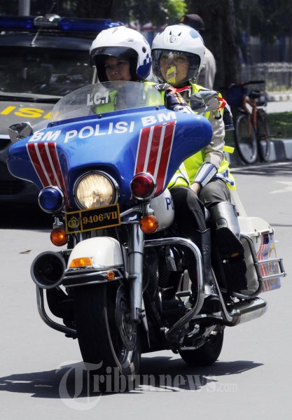 Polwan Berpatroli Naik Harley Davidson dan Sepeda