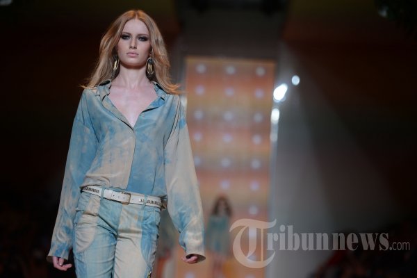 Mode Karya Donatela Versace