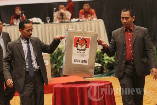 Rapat Pleno Rekapitulasi Pilkada DKI Jakarta Putaran Kedua