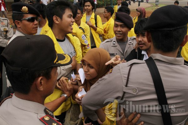 Unjuk Rasa Mahasiswa UI Peringati 8 Tahun SBY