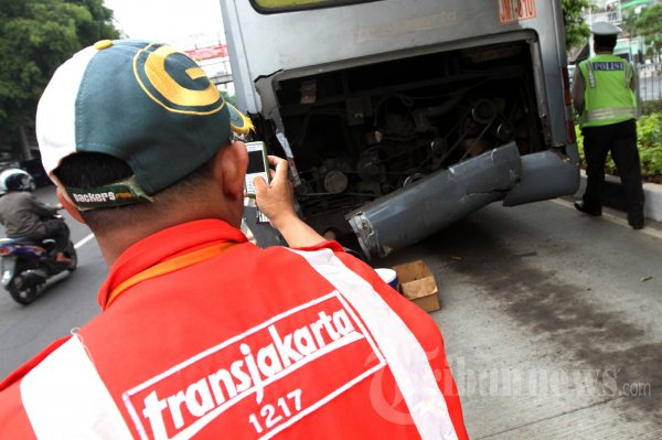 Tabrakan Dua Bus TransJakarta