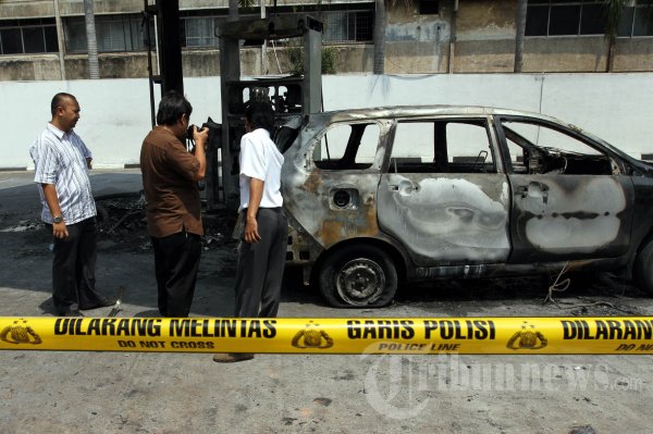 Periksa Mobil Terbakar Di SPBU