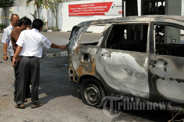 Periksa Mobil Terbakar Di SPBU