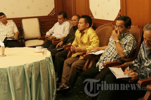 Menakertrans Adakan Pertemuan dengan Buruh