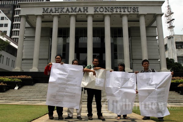 Surat Raksasa untuk Mahfud MD