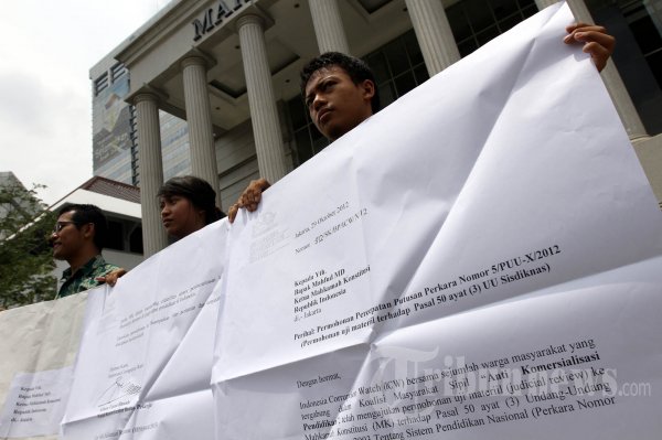 Surat Raksasa untuk Mahfud MD