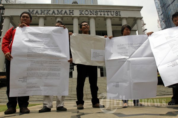 Surat Raksasa untuk Mahfud MD