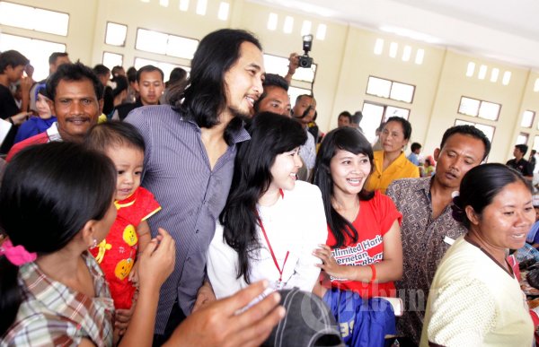 Piyu PADI Menghibur Pengungsi