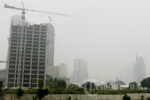 Jakarta Diselimuti Kabut