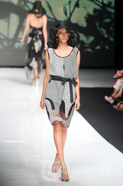 Karya Oscar Lawalata di JFW 2013