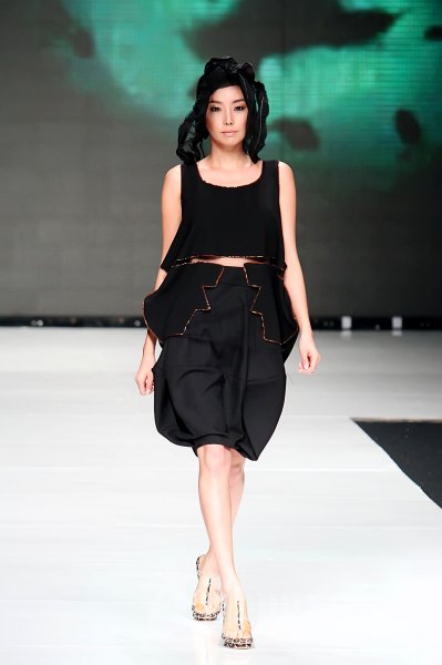 Karya Oscar Lawalata di JFW 2013