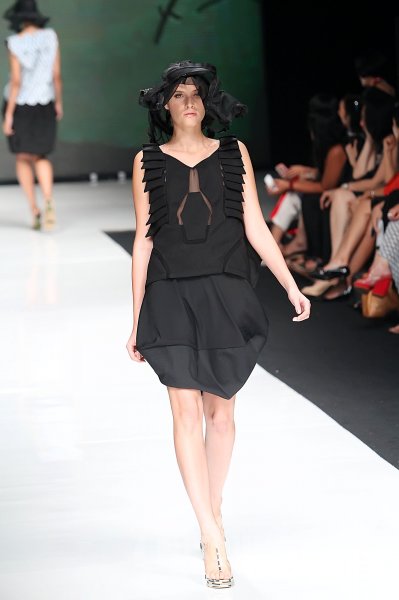 Karya Oscar Lawalata di JFW 2013