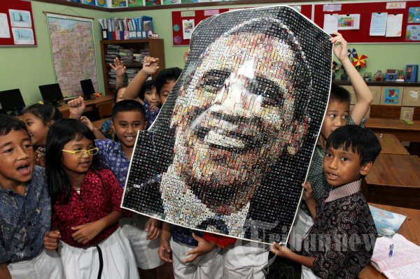 Siswa SDN 01 Menteng Sambut Kemenangan Obama