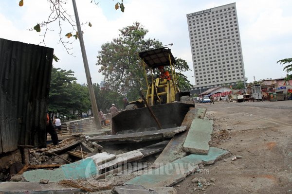 Pembongkaran untuk Jalan Alternatif