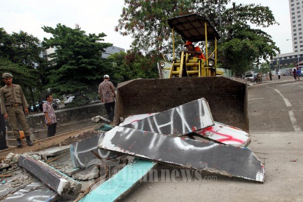 Pembongkaran untuk Jalan Alternatif
