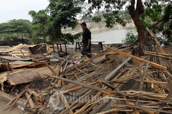 Warung Dibongkar untuk Jalan Alternatif