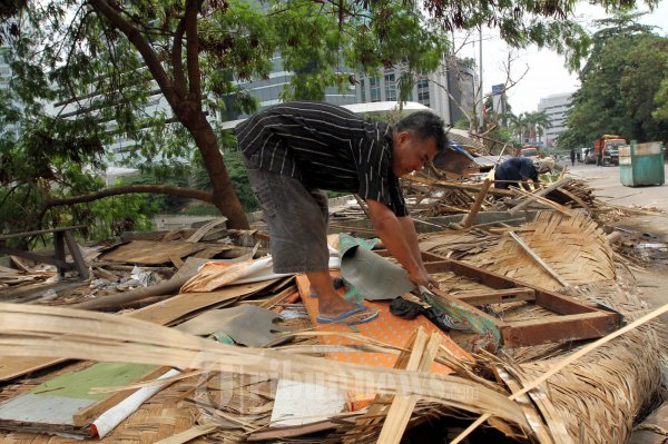 Warung Dibongkar untuk Jalan Alternatif