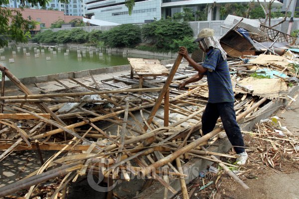 Warung Dibongkar untuk Jalan Alternatif