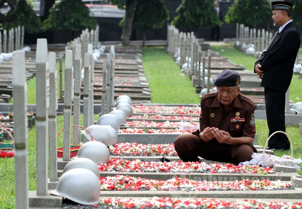 Veteran Tabur Bunga