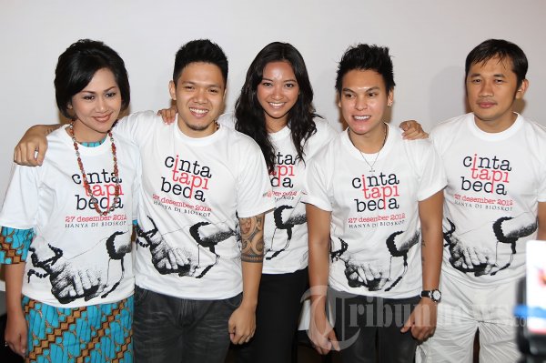 Pemain Film Cinta Tapi Beda