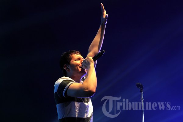Konser Owl City