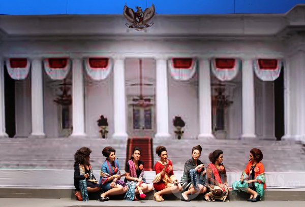 Pentas Teater Nyonya Nyonya Istana