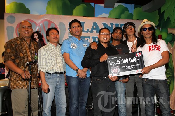 Slank Berbagi