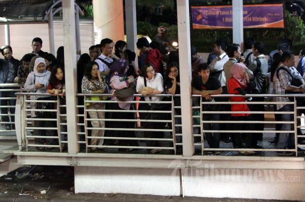 Antrean Penumpang TransJakarta