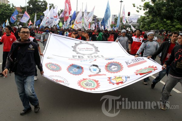 Unjuk Rasa Buruh Tolak Upah Murah
