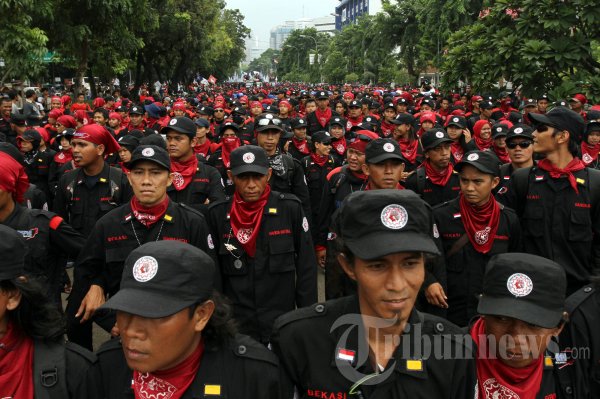 Unjuk Rasa Buruh Tolak Upah Murah