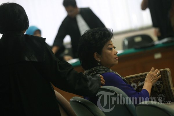 Sidang Perdana Hartati Murdaya